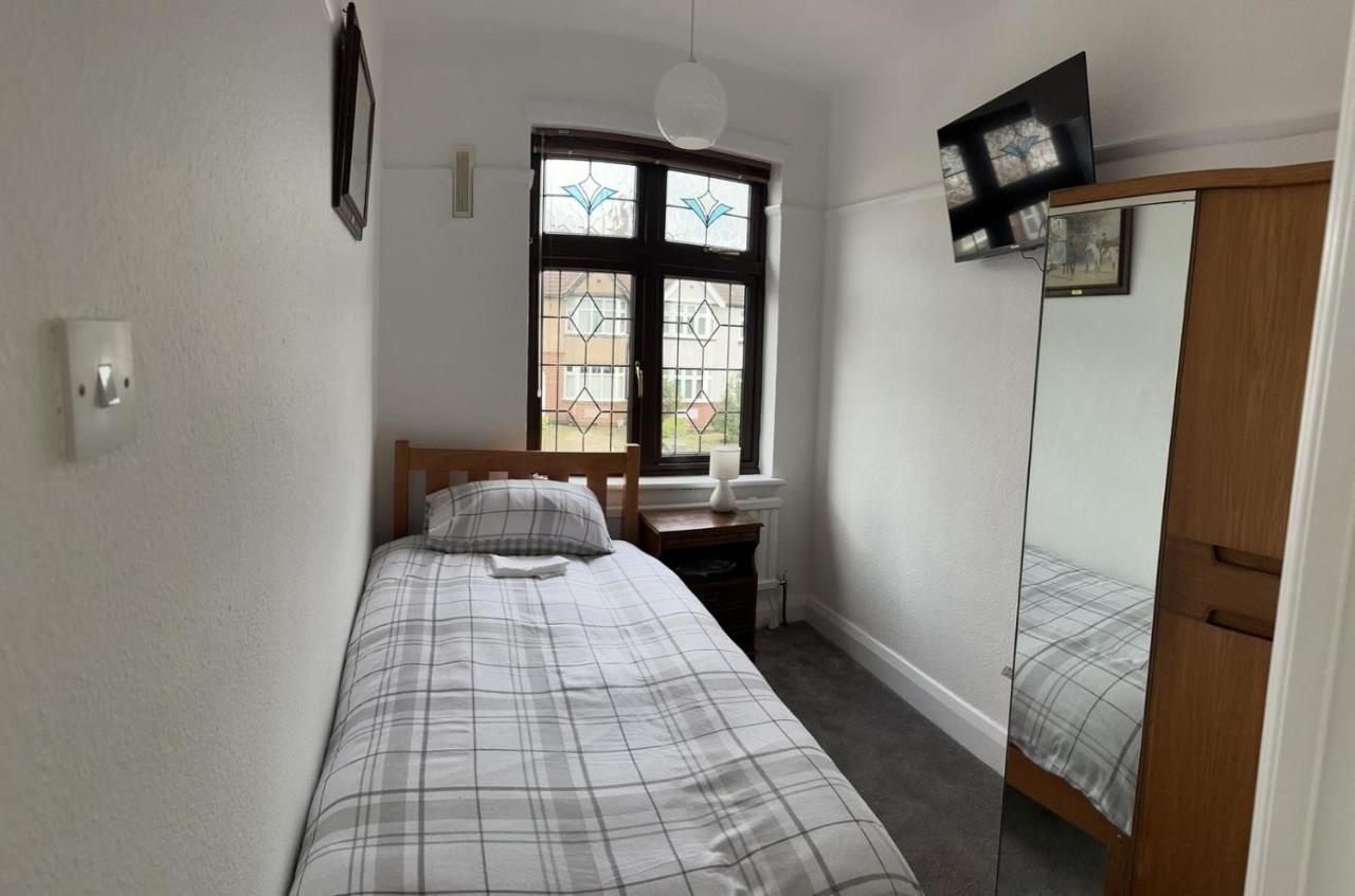 Amazing And Romantic O2 Arena 4 Bedrooms House Free Parking Londen Buitenkant foto